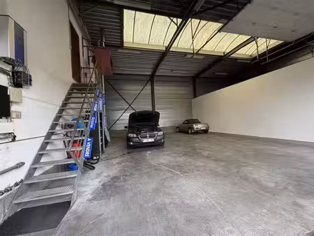 entrepôt + bureaux et parking zoning nivelles