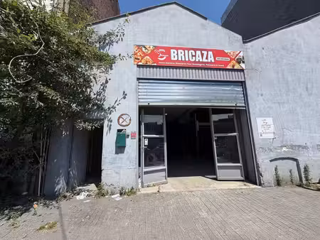 spacieux entrepôt de 600m² + bureaux