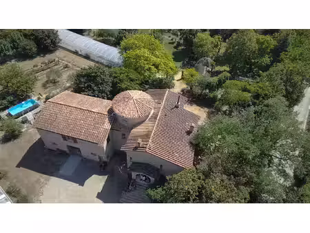 propriété d’exception avec double habitation sur 2 hectares