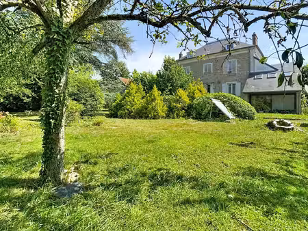 une maison familiale (177 m²) au calme  entre nature et vie de village à moins d’une heure