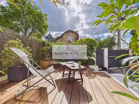 rive droite  maison en tres bon etat avec jardin  terrasses et sous-sol