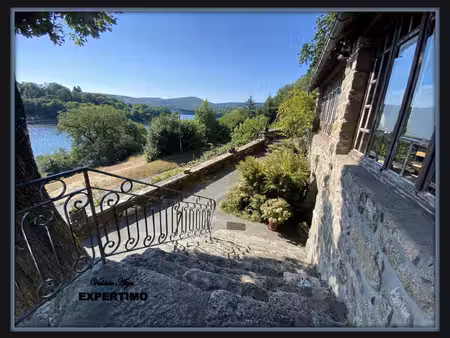 grand ensemble immobilier au bord du lac du laouzas