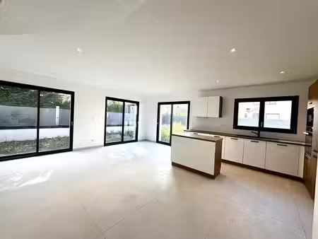 exclusivite amphion villa 100 m²   garage  située au calme  proche du lac et de toutes com