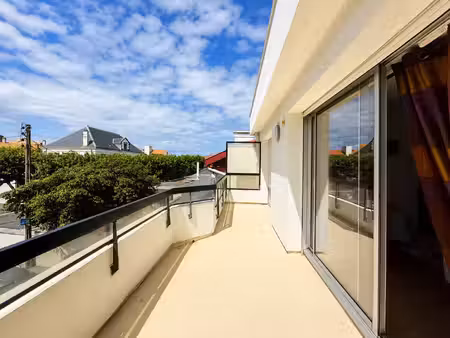 biarritz côte des basques   t3 82 m2  terrasses  parking c