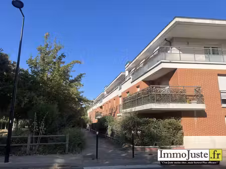 villaroy - t4 de 85m2 en rez-de-jardin  2 parkings  cave