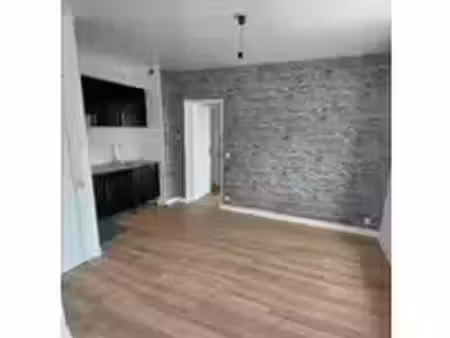 joli appartement lumineux  situé dans un immeuble calme et sécurisé.