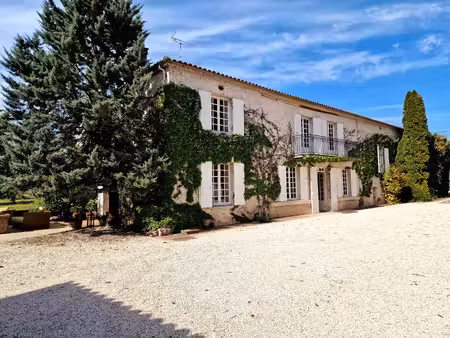 manoir en pierre avec piscine  terrain de tennis & grange – près d'eymet