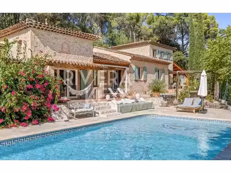 la motte-en-provence : charmante bastide provençale  5 chambres  piscine