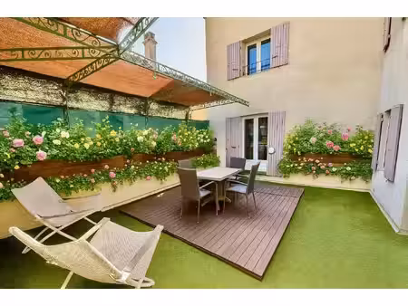 maison de village avec piscine intérieure  terrasse et garage