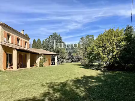 maussane-les-alpilles - entre village et campagne - maison familiale - 180m² habitables -.