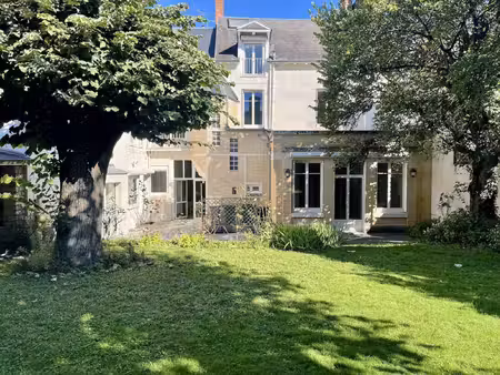 demeure familiale de 268m2 style xixème  en plein centre ville