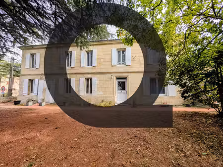 grande maison d'habitation avec 6 chambres et dépendances