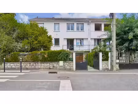 grande maison à rénover  6 chambres  182 m2