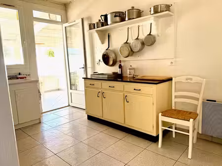 maison au coeur du village de loix à 5 min de l'océan - 5 pièces de 121 m2