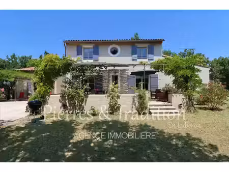 luberon  bastide provençale avec appartement indépendant  piscine san un environnement de.