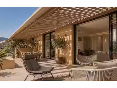 spacieux type 4 en dernier étage au coeur de saint-tropez - résidence avec piscine