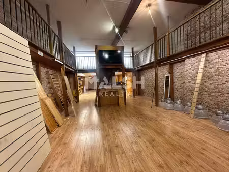 location local commercial 174m²