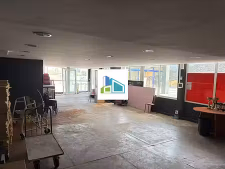 location commerce la garde 83130 200m²