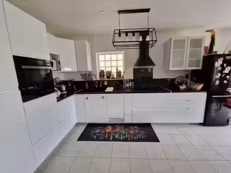 location meublée maison 5 pièces 95.06 m² à cambronne-lès-clermont (60290)  1 300 €