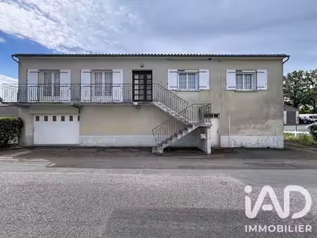 maison de village à beugnon-thireuil (79160)