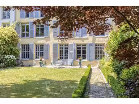 au cœur de la cité royale de senlis  dans l'une des ruelles les plus secrètes de la ville 
