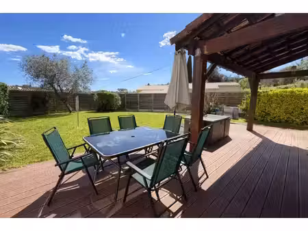 villa 6 pièces de 132m2 avec jardin dans domaine fermé avec piscine au calme absolu.
