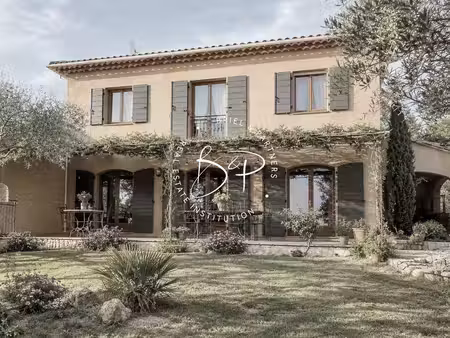 bastide de charme avec vue panoramique et studio indépendant à lorgues