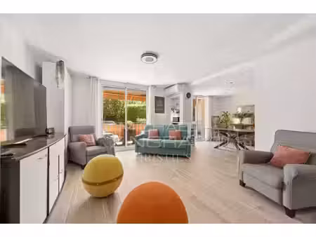 appartement 4 pièces avec terrasse  parking et cave - centre de beaulieu-sur-mer