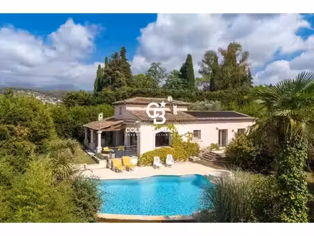 villa provençale avec piscine et vue dégagée à la colle-sur-loup