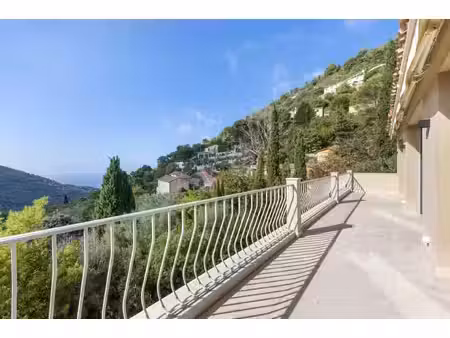 villa rénovée près de monaco avec vue sur les collines et la mer