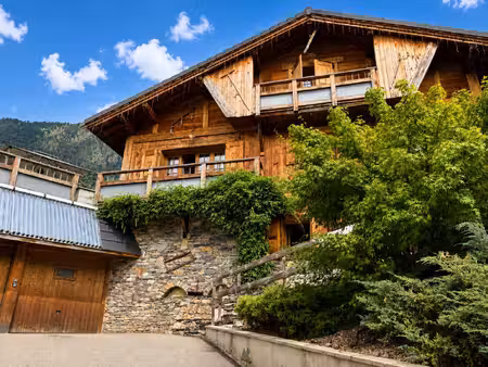 chalet d'exception avec appartement indépendant  piscine et vue panoramique aux portes des