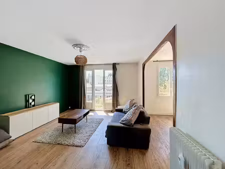 t4 double salon/ garage privatif