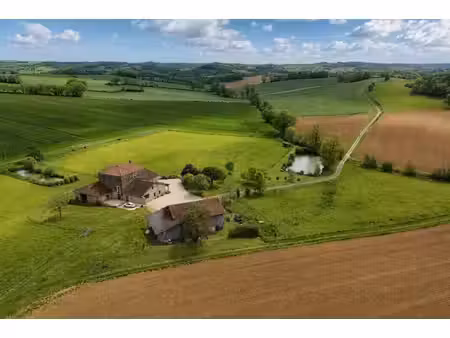 propriété équestre avec gîte  paddocks clôturés et deux grands étangs