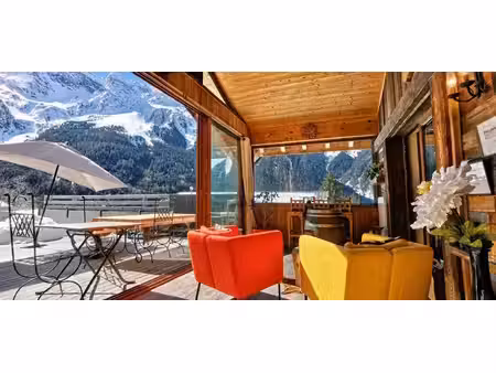chalet d'exception de 300 m2 avec piscine intérieure  vue montagnes et prestations haut de