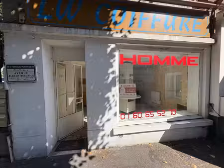 location local commercial 25m² st fargeau ponthierry 77310