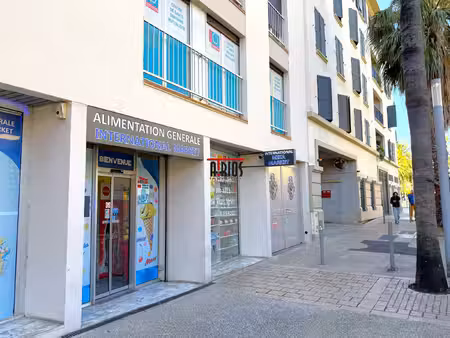 achat local commercial 85m² hyeres 83400
