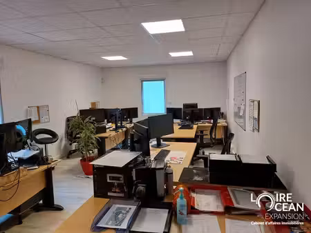 location local professionnel 69m² nantes 44000