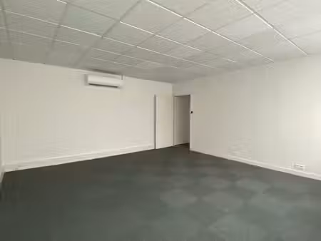 location local professionnel 133m² nantes 44000