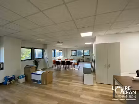 location local professionnel 124m² nantes 44300