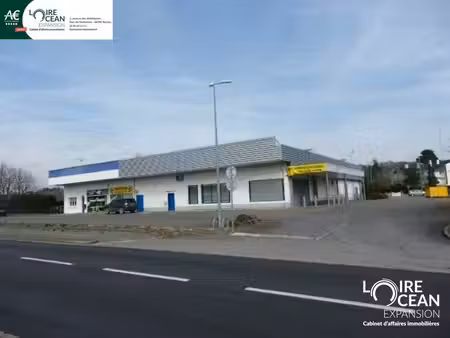 location local commercial 980m² st etienne de montluc 44360