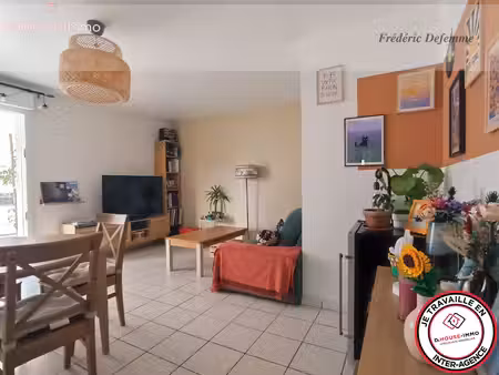 a tours (37100)  appartement de type 3 avec balcon et parking sous sol.