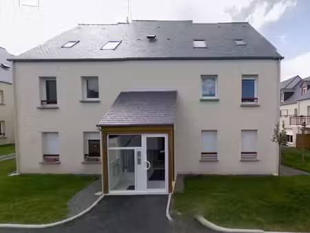 a louer - dol de bretagne - t4 duplex - 3 chambres - balcon - garage