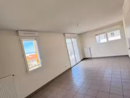 location appartement 4 pièces 83 m² à vénissieux (69200)