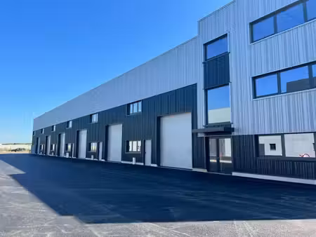 vente entrepôt 260m² à 777m²