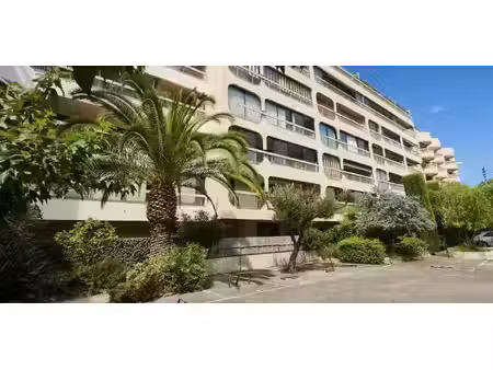 2p frejus plage / terrasse 17m2 / cave / possibilite garage