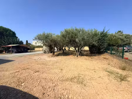 frejus - terrain plat de 371m2 - proche commodites