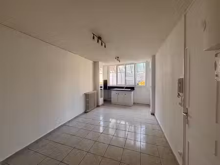 t2- elbeuf 390/mois charges comprises avec cour commune