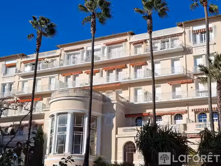 hyeres - appartement deux pièces vu mer dans un secteur prisé