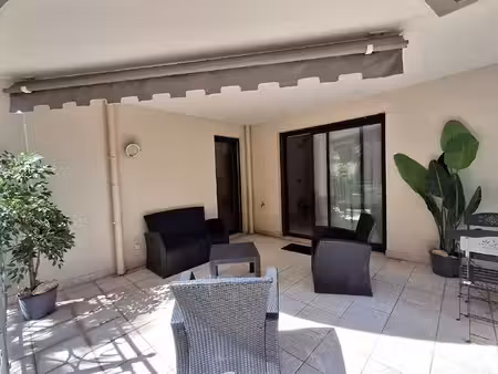 hyères centre - appartement de standing dans une résidence prisée.