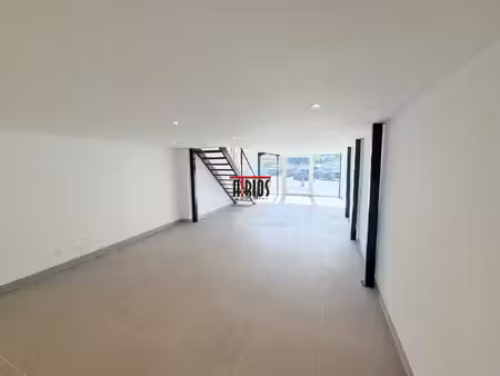 location local commercial 90m² bandol 83150